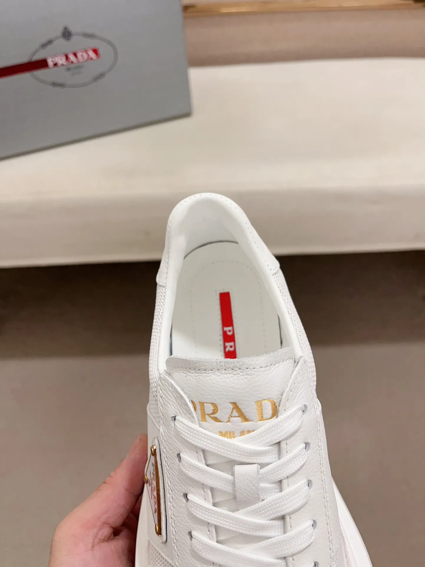 Men's shoes 💰 580💰 ✔️✔️✔️Higher version High-quality new PRADA (Prada) counters are launched simultaneously. The new men's shoes and 😘 fabrics are made of high-tech glue-spraying technology. Lining: Full cowhide lining. 👍🏿 High-end ☄️ air-cushion molded anti-slip rubber outsole, exquisite lines, simple and elegant, comfortable and high-end for leisure travel. Code number: 38 to 44 (45 can be customized and cannot be returned or exchanged)